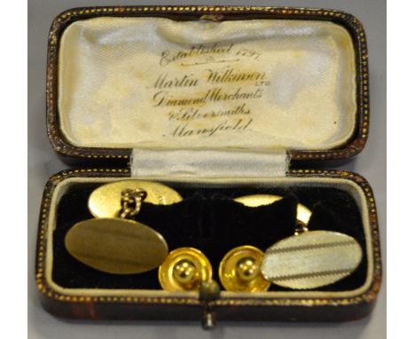A pair of 9ct gold engine turned oval cufflinks; two 9ct gold dress studs 7.5g