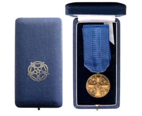 Merit Medal 3rd Class, Bronze Medal, instituted in 1919. Breast Badge, 30 mm, Bronze, original suspension ring and ribbon, in