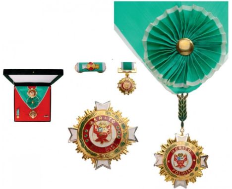 Grand Cross Set, instituted in 1945. Sash Badge, 62 mm, gilt Metal, superimposed parts enameled, original enameled suspension