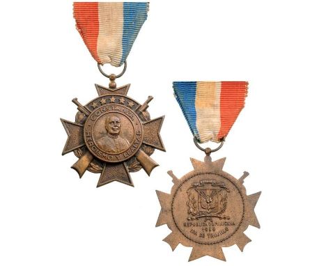 Military Type, instituted in 1959. Breast Badge, Bronze, 48 mm, original suspension ring and ribbon with attachment bar. In v