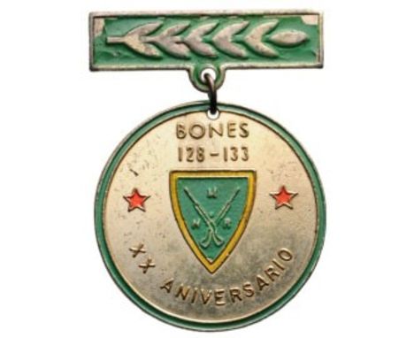 Breast Badge, 38 mm, silvered Bronze, obverse painted, original suspension device. I