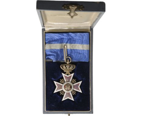 Commander's Cross, 2nd Model (1932) for Military in Time of Peace. Neck Badge, 68x46 mm, gilt Silver,hallmarked "850 - ARG". 