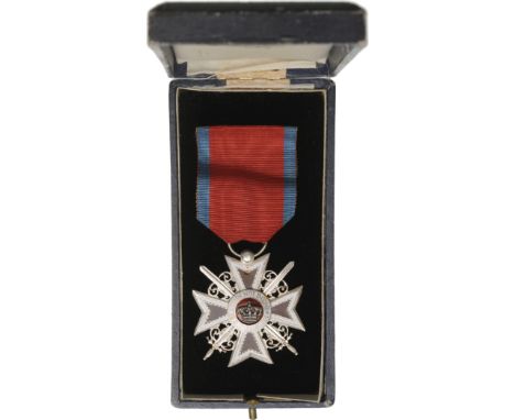 Knight 's Cross, 1st Model, Military. Breast Badge, 42 mm, Silver, both sides enameled, original ring and military virtue rib