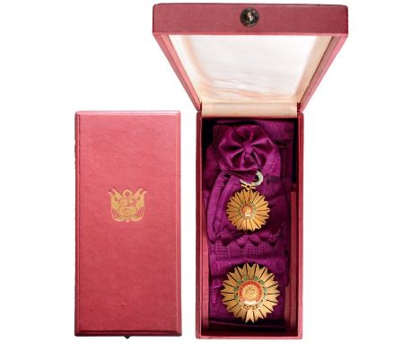 Grand Cross Set, 1st Class, instituted in 1821. Sash Badge, 57 mm, gilt Silver, maker`s mark from the Peruvian National Mint,