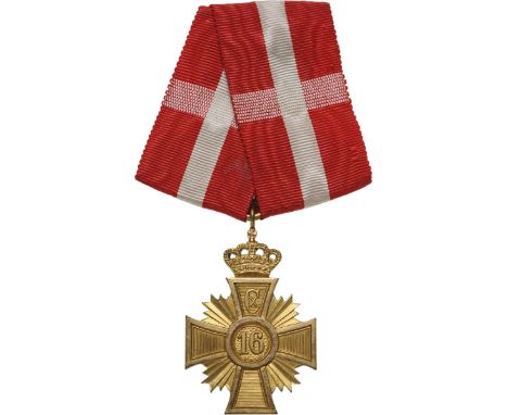  Cross for 16 Years with monogram CX, instituted in 1817. Breast Badge, 40 x 30 mm, gilt Bronze, original suspension ring and