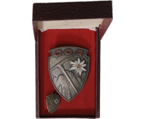 Breast Badge, 51x38 mm, silvered Bronze, thin pin on the back, together with miniature in original box of issue. Scarce! I- R