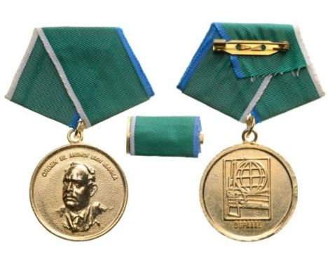 Breast Badge, 30 mm, gilt Bronze, original suspension ring and ribbon with ribbon bar. I R!
