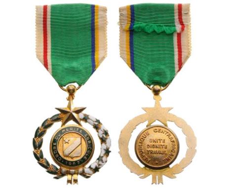 Knight`s Badge, 3rd Class, instituted in 1962. Breast Badge, 40 mm, gilt Bronze, obverse enameled, both central medallions gi