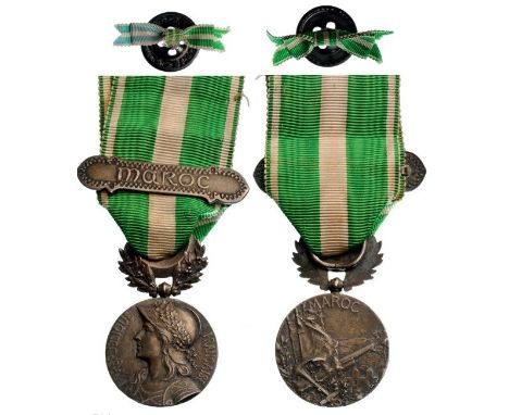 Breast Badge, Silver, 30 mm, with original suspension ring and ribbon with clasp â€š"Maroc" and two lapelhole bows. I