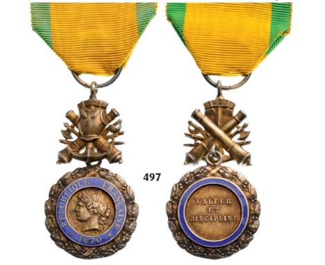 Military Medal, 3rd Republic, Luxury Model with Both Sided Trophy. Breast Badge, silver partially gilt, 27 mm, both central m