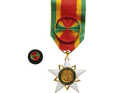 Officer's Cross, 4th Class, instituted in 1961. Breast Badge, 45x40 mm, gilt Bronze, obverse enameled, both central medallion