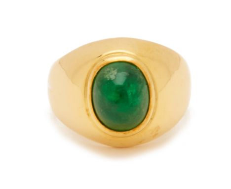 AN EMERALD SINGLE STONE RING
Set in 18k yellow gold, the oval emerald cabochon in a broad gold band
US ring size 6
10g
Condit