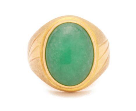 A MEN'S CABOCHON JADE RING
Set in 22k yellow gold, marked 916 to the shank
US 8
10.1g
Condition: Minor signs of wear commensu