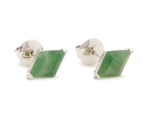 A PAIR OF JADE STUD EARRINGS
Set in white gold, each with a single lozenge shaped jade stone
0.9cm long x 0.6cm wide
2g
Condi