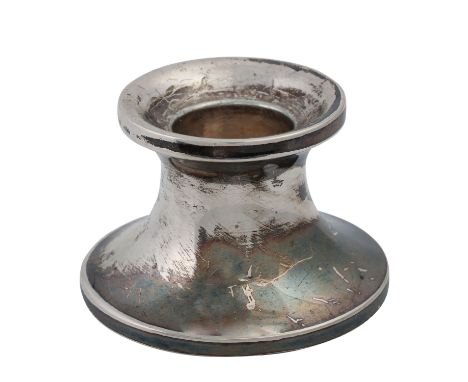 DEYHLE Schwäbisch Gmünd 1-flammiger Kerzenhalter, 830 Silber, 20. Jhd. Kerzenhalter auf Rundstand, H. ca. 6cm. Kratzer, Alter