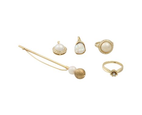 Schmuckkonvolut 5-teilig, GG 14K 20,6 g (netto ohne Perlen ca. 18 g), Händlerkonvolut bestehend aus 2 Ringen Weite 52, 2 Anhä
