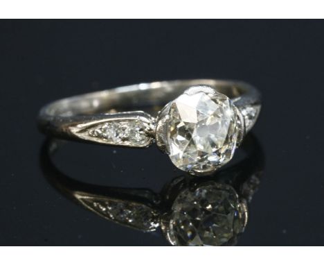 An Art Deco single stone diamond ring, with a cushion cut diamond, estimated as approximately 1.07ct, four claw set with curv