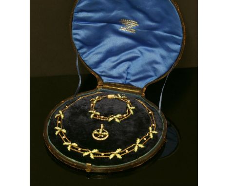 A cased late Victorian, gold, split pearl and enamel oak leaf spray necklace, bracelet and pendant suite, c.1900,the necklace