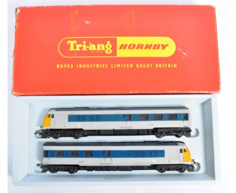 An original Triang Hornby made 00 gauge model railway train set locomotive set R555C Pullman Train comprising of a W60095 eng