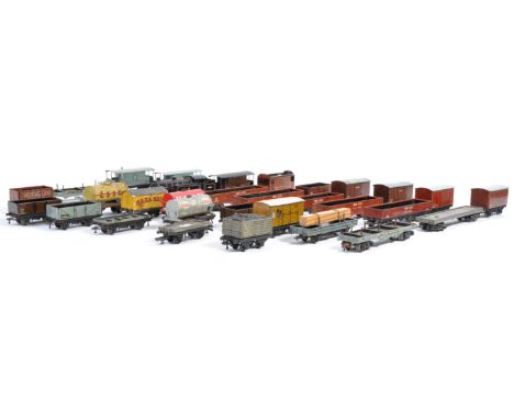 A collection of approx 30x original Hornby Dublo 00 gauge model railway train set items comprising a 0-6-2 69567 locomotive e