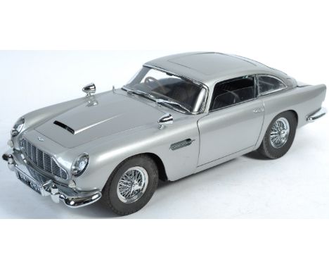 An exceptional large 1/8 scale Eaglemoss made precision diecast model of 007 James Bond's Aston Martin DB5. Superbly detailed