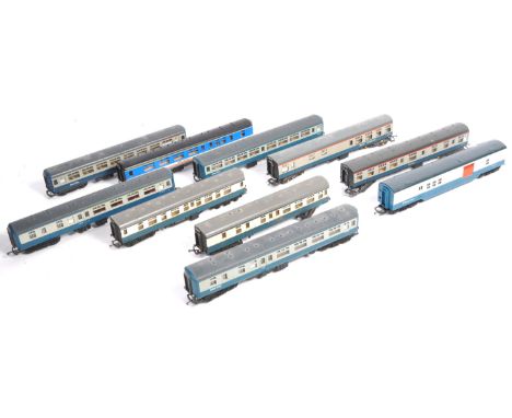 A collection of 10x assorted 00 gauge model railway train set carriages / coaches all in ab Intercity livery to include examp