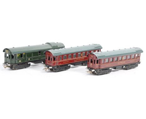 A pair of incredibly rare original 1940's WWII Second World War era Marklin made 00 / H0 gauge model railway trainset coaches