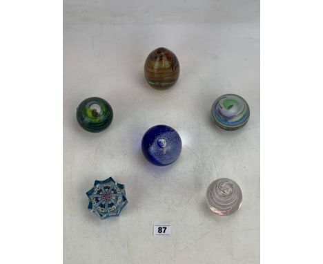 6 glass paperweights inc. Wedgwood, Mdina, Caithness Dancer, millefleur &amp; 2 others