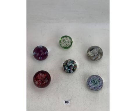 6 glass paperweights inc. Wedgwood apple, Caithness Moonflower, Uredale Glass, millefleur &amp; 2 others