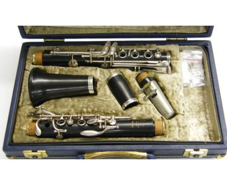 Boosey & Hawkes Emperor clarinet, ser. no. 542019, case