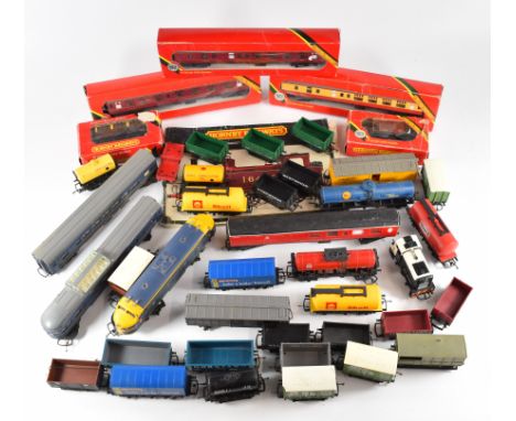 00 gauge model railway rolling stock comprising Tri-ang American style train, four boxed Hornby coaches, Tri-ang diesel shunt