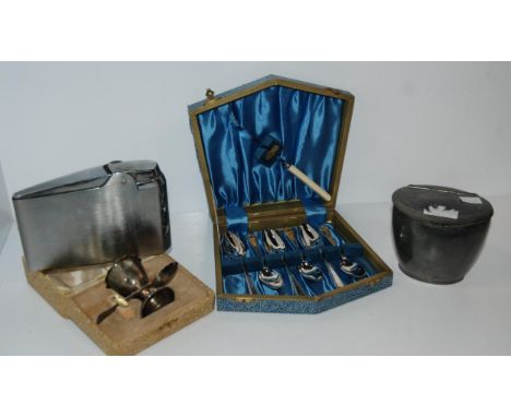 A tray lot including large novelty table lighter, tea caddy etc Condition Report:Available upon request