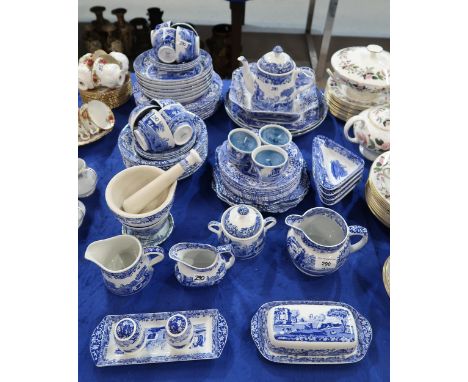 Modern Spode Italian pattern tea and dinner service comprising plates, bowls, cups and saucers, teapot, mil jug, sugar bowl, 