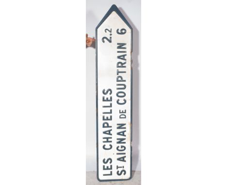 "Les Chapelles 2,2/St Aignan De Couperain 6", right facing arrow, 40cm x 195cm.