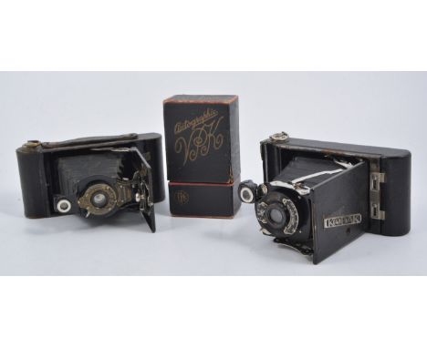 Collection of folding cameras, including no.2 Kodak folding Brownie, Kodex no.0, Kodak No.A-127 Autographic Film camera in bo