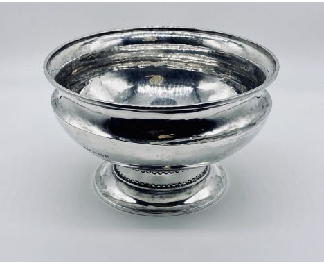 A hallmarked hammered silver bowl, weight 317.3g, F K Sheldon Birmingham, 1944