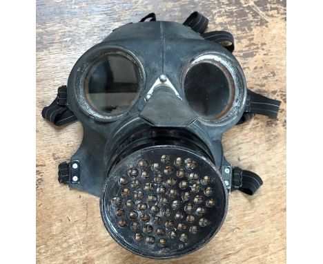 WW2 British Gas Mask, NORMAL BRF/R dated 4/45 (1945).