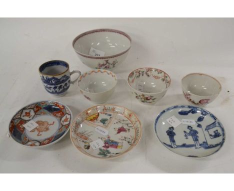 Quantity of Chinese ceramics, 18th/19th century, including a bowl with polychrome design, saucers and tea bowls (qty)
