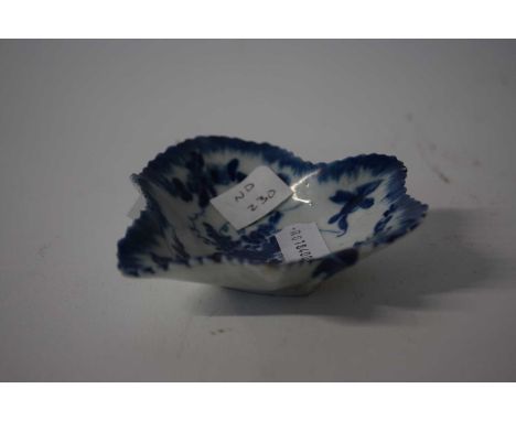 An 18th Century Worcester porcelain pickle dish
