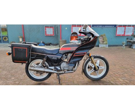 1981 Honda Super Dream CB250N, 249cc. Registration number VKH 893W. Frame number unknown. Engine number unknown. The Honda CB