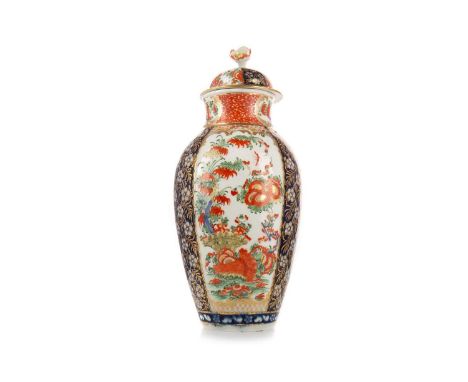 FIRST PERIOD WORCESTER, 'KAKIEMON' VASE AND COVER, CIRCA 1770 of baluster form, the domed cover with flower finial, painted w