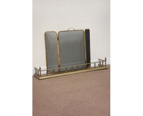 Edwardian brass fire fender (W132cm), and a spark screen  Condition Report Click here for further images, condition, auction 