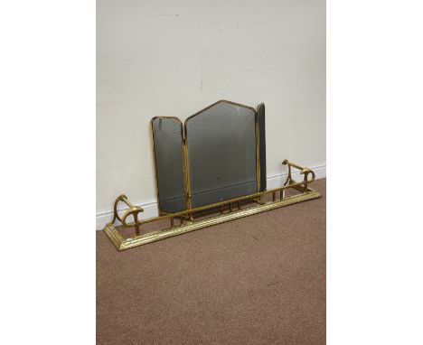 Early 20th century brass fire fender (W145cm), with folding spark screen Condition Report Click here for further images, cond