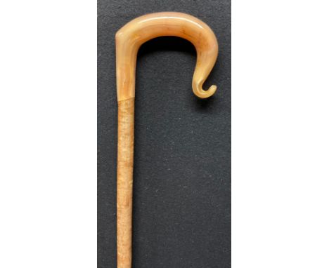 A ram's horn and hazel market stick, 130cm long 