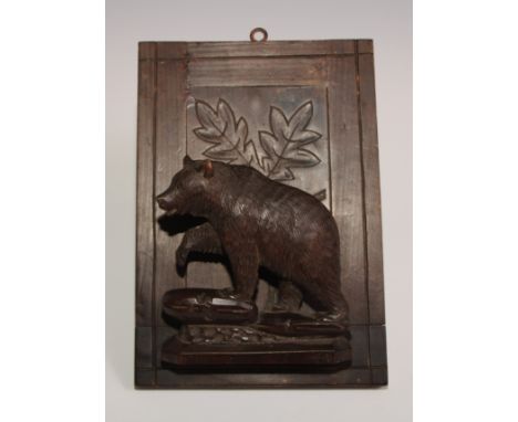 A Black Forest wall hanging correspondence rack, carved as a bear, 25.5cm long 