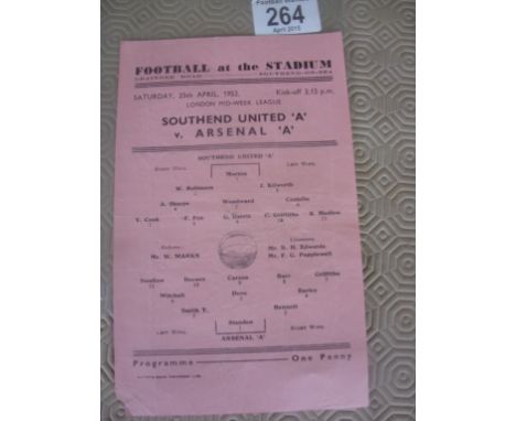 52/53 Southend United v Arsenal LMWL Football Programme: London Midweek League single sheet dated 25 4 1953. Pink sheet has f