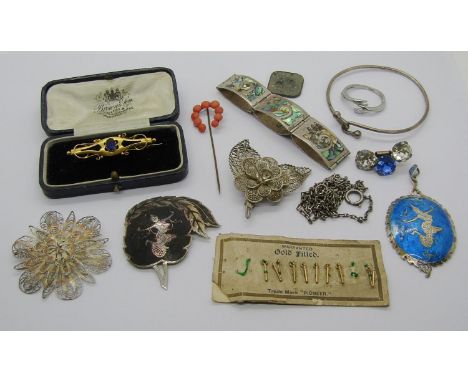 Collection of jewellery to include an Art Nouveau style 9ct tanzanite brooch, Siam silver pendant with blue enamel ground, a 