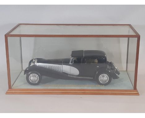 Franklin Mint 1:16 model 1931 Bugatti Royale Coupe de Ville in glazed timber case, with certificate. Case size 49x22x24cm 
