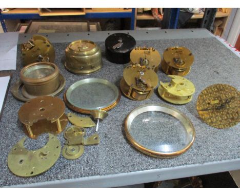 A quantity of clock parts mainly movementsLocation: G 