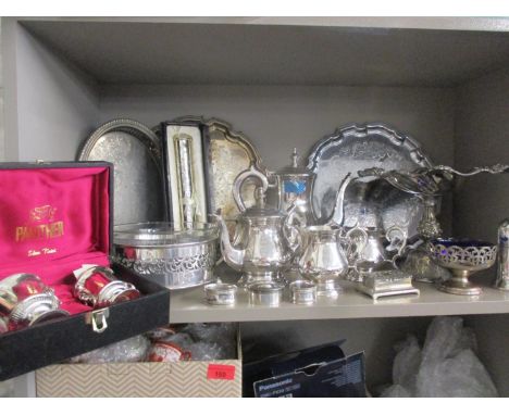A quantity of mixed silver plated items and silver coloured trinket box to include a centrepiece, a Panther cased table light